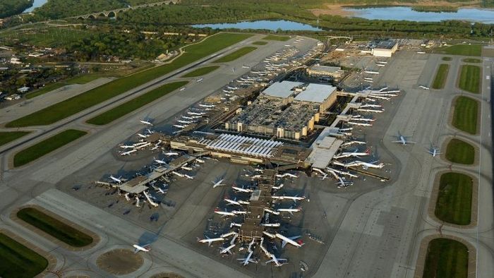 Khu đỗ máy bay tại sân bay Minneapolis-Saint Paul (Mỹ)