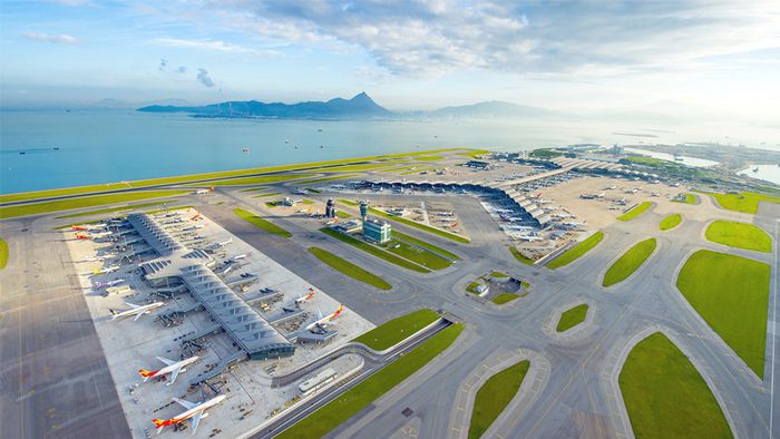 Khu vực đậu máy bay tại sân bay quốc tế Chek Lap Kok (Trung Quốc)