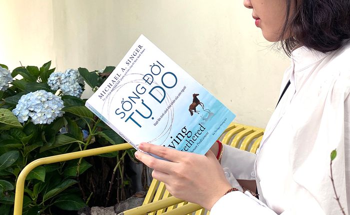 Trên thế giới này, không có hạnh phúc nào tồn tại khi bạn sống trong khốn khổ và bất hạnh.