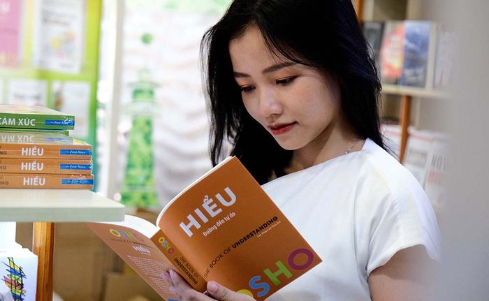 Hiểu – Hành trình tới sự tự do: Điều kiện để trở thành một người hạnh phúc và bình thường