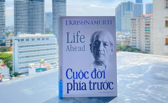 'Cuộc đời phía trước' - Những suy ngẫm về giáo dục từ Krishnamurti và hành trình tìm ý nghĩa cuộc sống