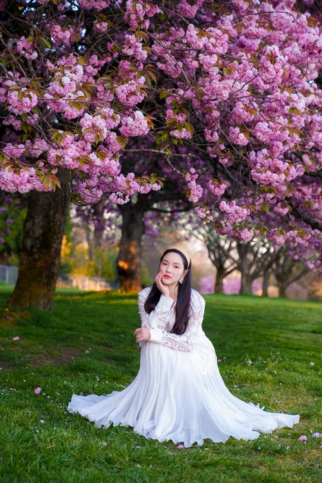 Hồng Kim Hạnh, người đóng vai chính trong 'Thương nhớ ở ai', đã tốt nghiệp đại học với thành tích loại xuất sắc tại Canada
