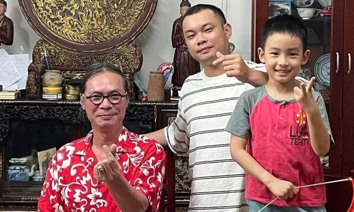 Bức ảnh ngày 5/6: Quốc Trường và gia đình tươi vui tại buổi lễ thôi nôi của bé Bảo Anh