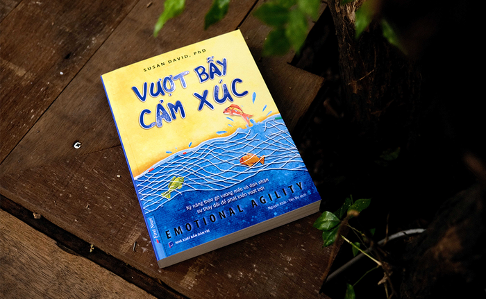 VƯỢT QUA BẪY CẢM XÚC: Cách tự thoát ra khỏi những vòng xoáy của tâm trạng