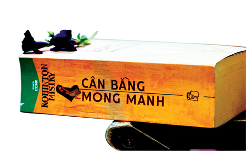 Cân Bằng Mong Manh: Cuốn Sách Không Khoan Nhượng Khi Nói Về Bản Chất Của Con Người