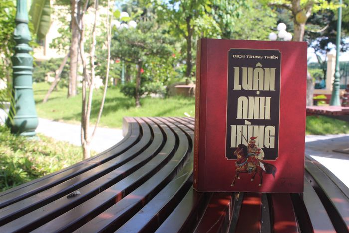 Tìm hiểu về anh hùng: Những câu chuyện của những người “đi ngược” lịch sử