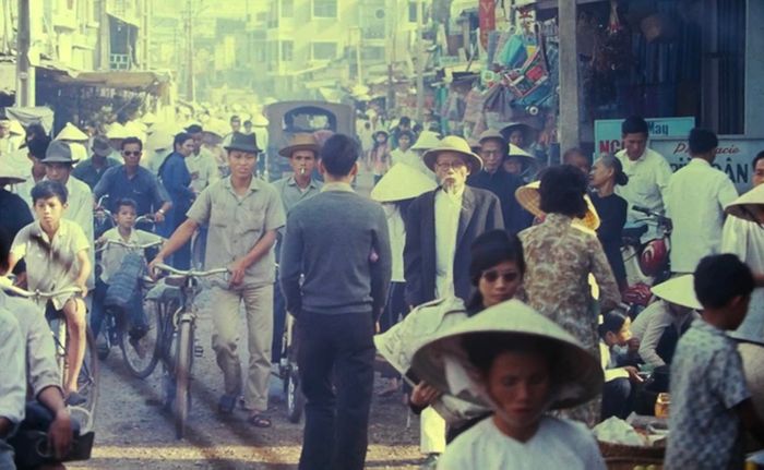 Hồi ức Sài Gòn: Lò kẹo - nơi chứa đựng kí ức của 'bầy anh em văn nghệ sĩ mất lộ'