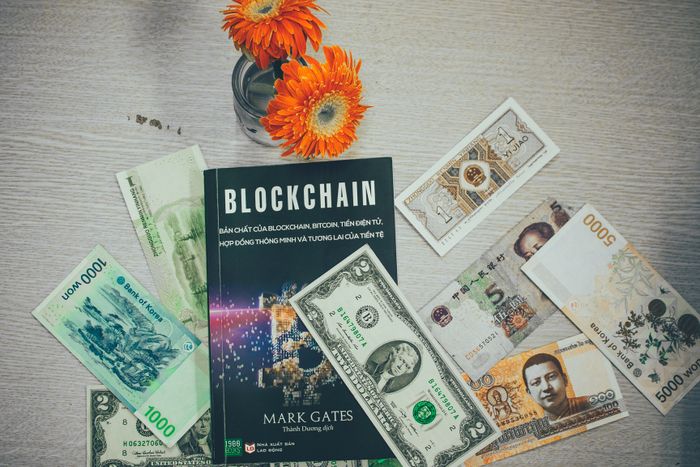 Bitcoin: Loại tiền ảo trong thế giới thực nơi niềm tin có giá trị nhưng không thực sự có nền tảng