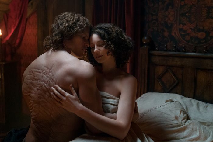 Tình yêu và tình dục trong văn học: Điểm khác biệt giữa 50 sắc thái và Outlander