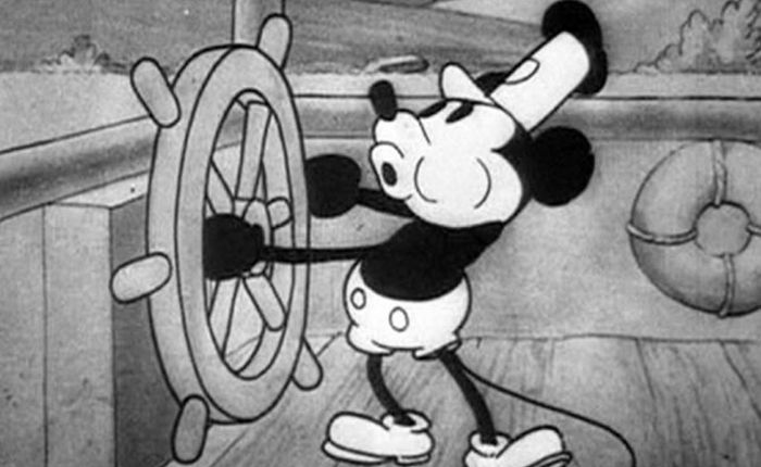 Trước khi trở thành Mickey, Disney đã suy nghĩ về việc đặt cho chú chuột này một cái tên