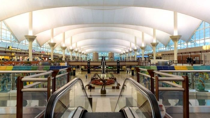 Bên trong sân bay quốc tế Denver