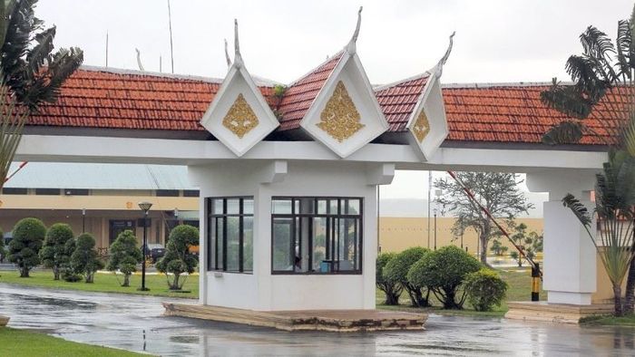 Cổng chính của sân bay Sihanoukville