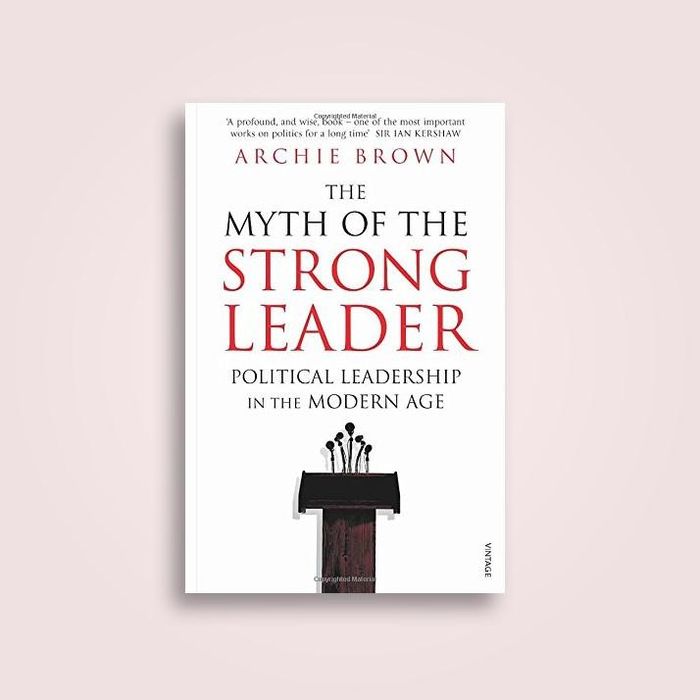 Cuốn sách “The Myth of the Strong Leader” của Archie Brown.