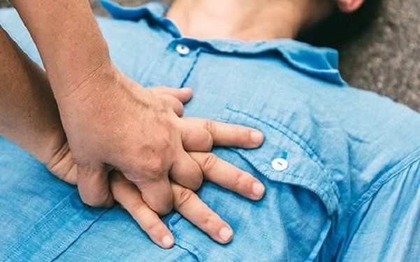 4 sách sơ cứu không thể thiếu trong gia đình bạn