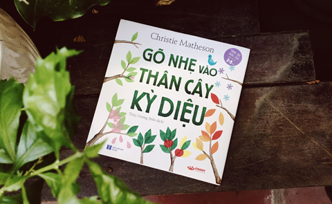 Mô tả sách tương tác giúp trẻ kết nối với cảm xúc của mình.