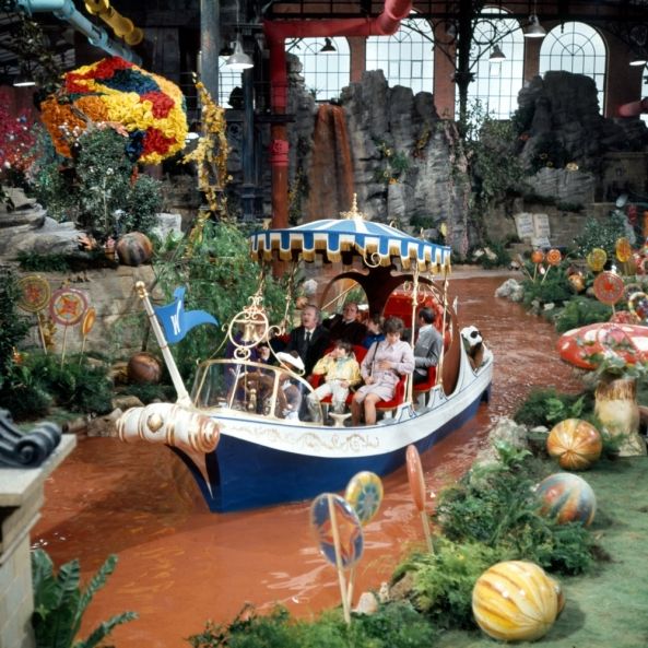 Willy Wonka & Nhà Máy Sô-cô-la