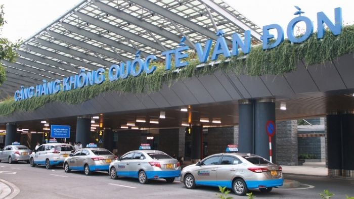 Đi lại từ sân bay Vân Đồn bằng taxi