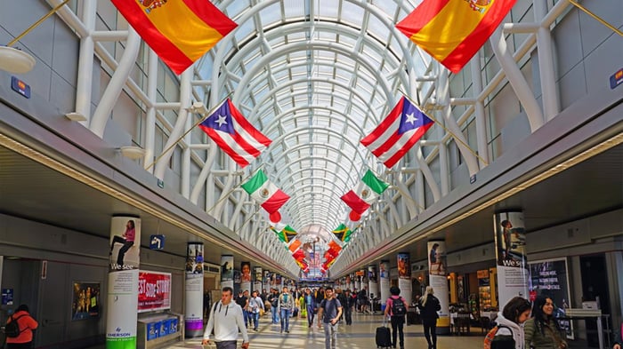 Bên trong nhà ga của Sân bay Chicago O'Hare