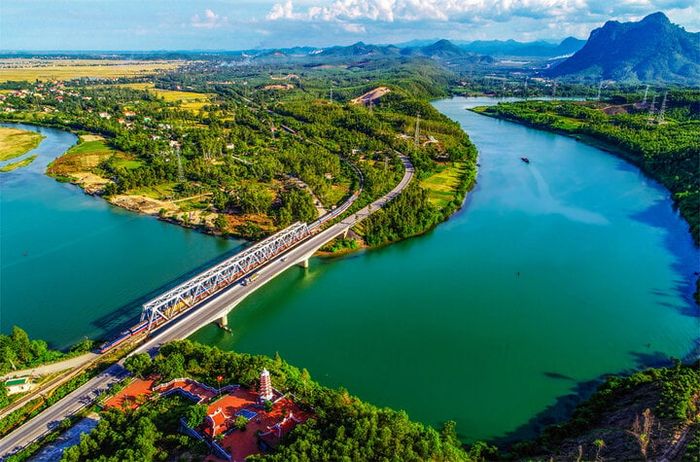 Đồng Hới là điểm đến thu hút rất nhiều du khách trong hành trình du lịch Quảng Bình.