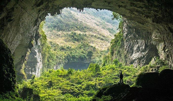 Hang Sơn Đoòng là điểm đến du lịch Quảng Bình nổi tiếng nhất, thu hút du khách từ cả trong và ngoài nước.
