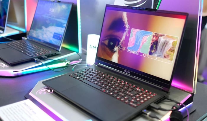 MSI cũng ra mắt hai dòng laptop doanh nhân & văn phòng Summit A16 AI+ và Prestige A16 AI+