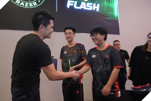 Team Flash và Razer Đồng Hành, Nâng Tầm Đẳng Cấp Esports 2