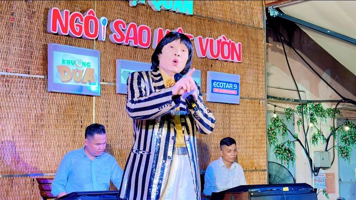 Cảm xúc của khán giả bùng nổ trước phần trình diễn của nghệ sĩ Minh Vương - Ảnh: BTC