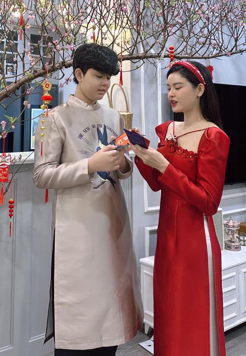 Trương Quỳnh Anh có con trai 12 tuổi, cao gần 1,8 m