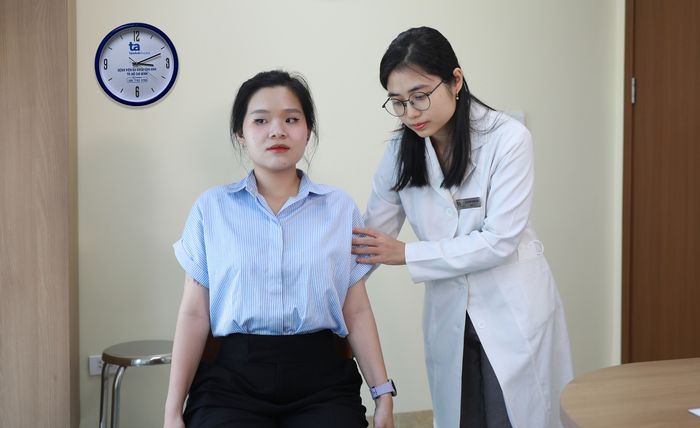 5 bài tập cải thiện cong vẹo cột sống