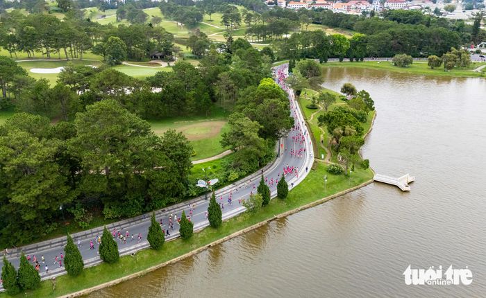 Con đường Trần Quốc Toản bên dọc hồ Xuân Hương (Đà Lạt) sẽ thử nghiệm phố đi bộ ban đêm - Ảnh: M.V