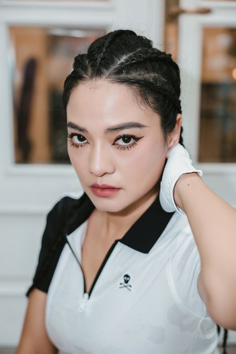 Thúy Hằng tiết lộ về việc phải khâu 78 mũi trên mặt sau tai nạn nghiêm trọng của mình.