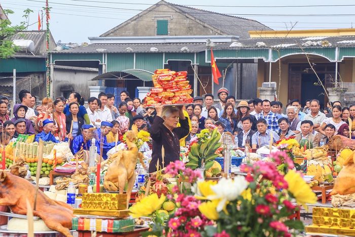 Trong truyện cười này, tôi muốn chia sẻ với bạn một câu chuyện hài hước về cuộc sống hàng ngày của người Việt.