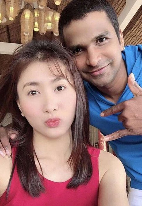 Nguyệt Ánh, ngôi sao của bộ phim Cổng mặt trời, đã bật mí về mối quan hệ hôn nhân viên mãn bên người chồng Ấn Độ của mình trong một cuộc phỏng vấn gần đây.