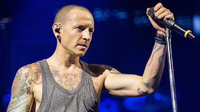 image-althoc-tu-vung-theo-chu-de-tu-bai-mau-ielts-speaking-part-2-mini-series-5-music-phan-2-describe-a-well-known-singer-chester