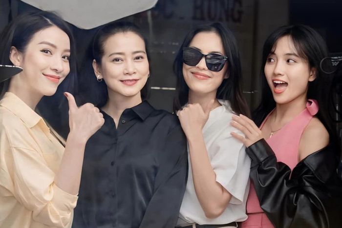 Bốn mẹ con bà Vân trong bộ phim Đừng khóc anh đây rồi - Ảnh: ĐPCC