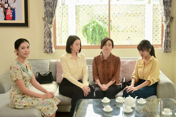 Từ trái qua: Kiều Khanh, Ngô Phương Anh, Tuyết Thu, Huỳnh Như Đan trong bộ phim Đừng khóc anh đây rồi - Ảnh: ĐPCC