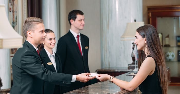 using-public-transport-communication-topic-reception-desk