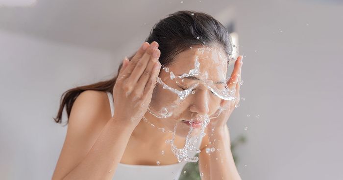 5 lợi ích khi rửa mặt bằng đá lạnh