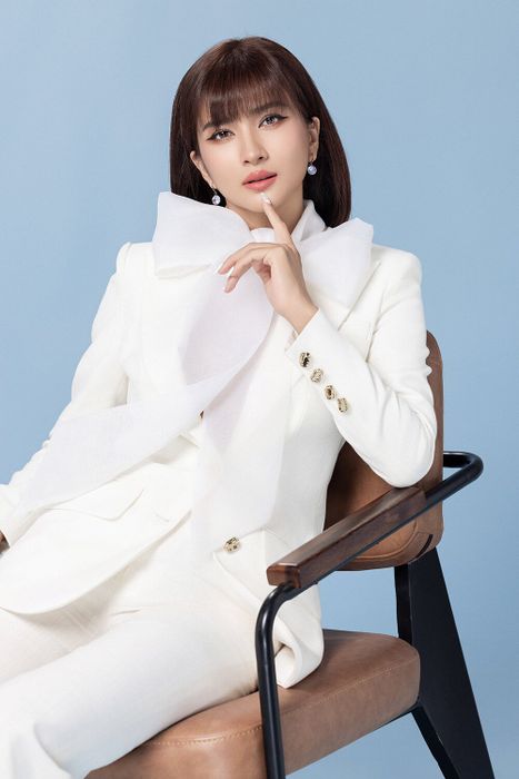 Kim Tuyến ngày càng xinh đẹp sau gần 2 thập kỷ hoạt động nghệ thuật.