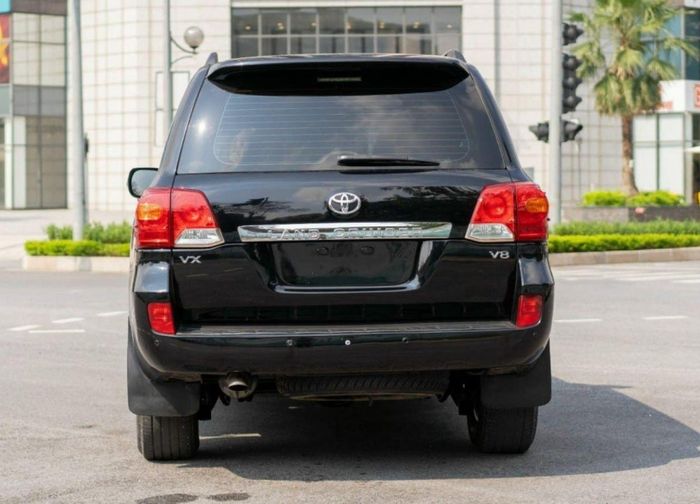 ‘SUV chủ tịch’ Toyota Land Cruiser 2015 đã đi được 9 năm và mất gần một nửa giá trị.