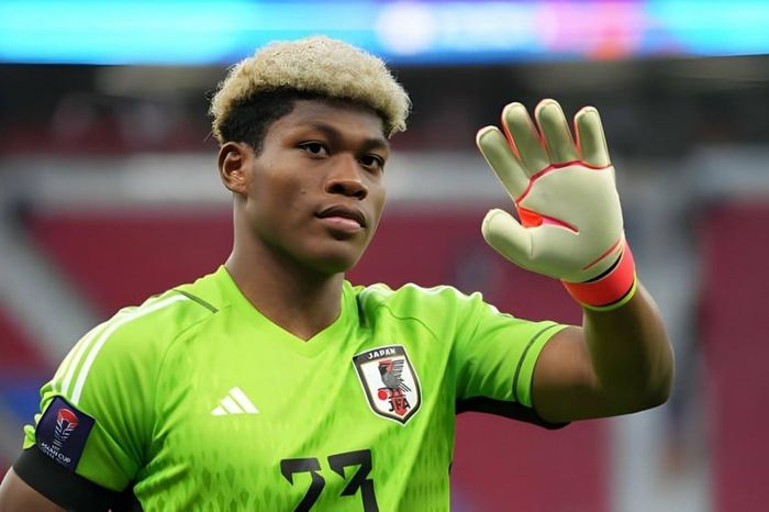 Chuyển nhượng Manchester United ngày 13/6: Nhắm thủ môn Nhật Bản thay thế Onana; Varane sẽ gia nhập CLB hàng đầu