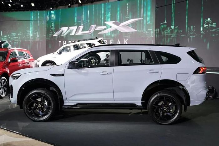 Đối thủ của Ford Everest giới thiệu bản nâng cấp, giá từ hơn 800 triệu đồng