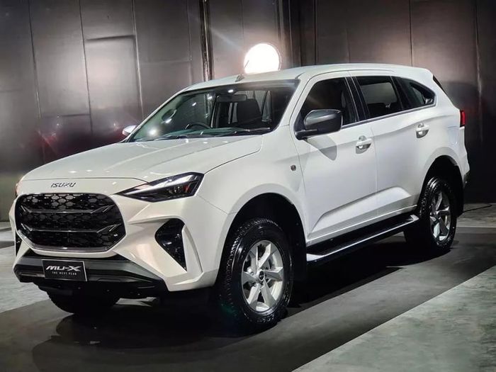 Đối thủ của Ford Everest giới thiệu bản nâng cấp, giá từ hơn 800 triệu đồng