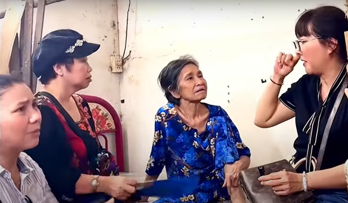 Nghệ sĩ Thanh Thế (trang phục màu xanh) mới vượt qua cơn bệnh nặng kéo dài 2 tháng.
