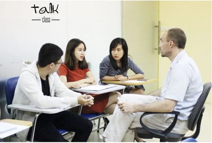 Khóa học tiếng Anh giao tiếp cho người đi làm tại SpeakUp