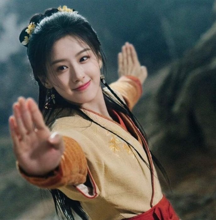 Từ những hình ảnh được đoàn phim chia sẻ, có thể thấy nhân vật Hoàng Dung do Bao Thượng Ân thủ vai có tạo hình rất ấn tượng, toát lên được vẻ đẹp, nét duyên và thần thái của vai diễn. Đặc biệt, biểu cảm gương mặt, ánh mắt của Bao Thượng Ân được nhận xét rất hài hước, dễ thương nhưng cũng rất thông minh và lanh lợi của nhân vật.