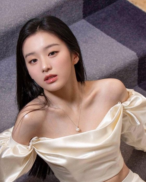 Bao Thượng Ân sinh năm 2002 tại Thâm Quyến, tỉnh Quảng Đông. Nữ diễn viên tốt nghiệp khoa Biểu diễn của Đại học Truyền thông Chiết Giang. Vào năm 2021, Bao Thượng Ân chính thức bước vào thế giới giải trí với tác phẩm