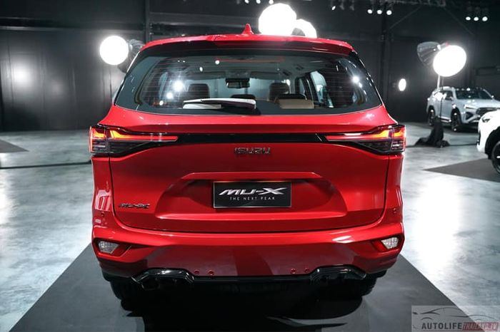 Isuzu_MUX_Cao_cấp_ngoài_016.jpg