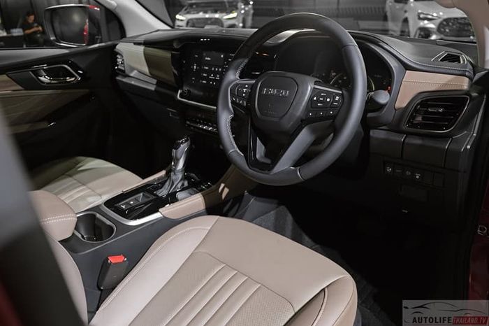Isuzu_MUX_Cao_cấp_trong_001.jpg