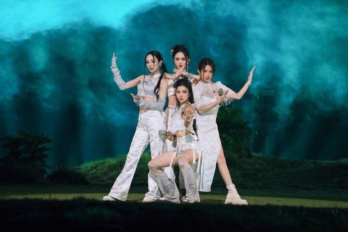 Trong buổi biểu diễn mới nhất, Suni Hạ Linh đã gây ấn tượng mạnh với hai tiết mục “Tinh Vệ” và “Nobody” cùng các đồng đội tại đêm diễn số 4. Đặc biệt, tiết mục “Tinh Vệ” của nữ ca sĩ với sự tham gia của Nicole Jung và Vương Phi Phi đã giành được 908 điểm, trở thành phần biểu diễn cao điểm nhất trong mùa 5.